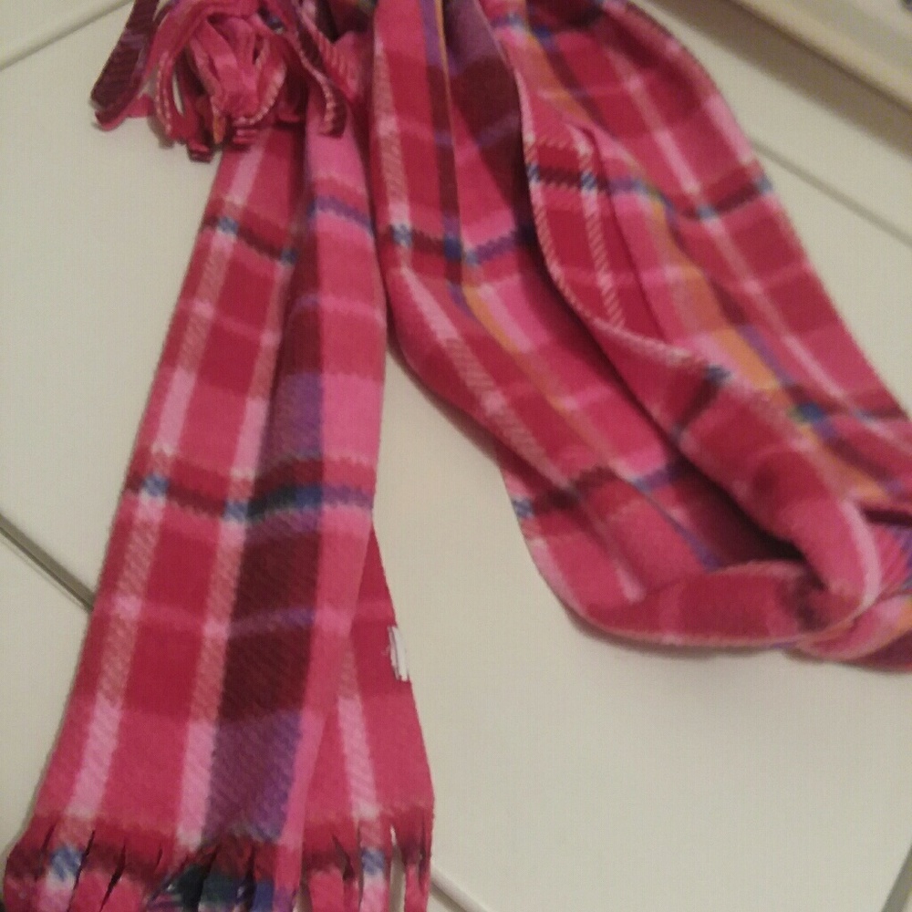 V.SECRET WRAP AROUND SCARF